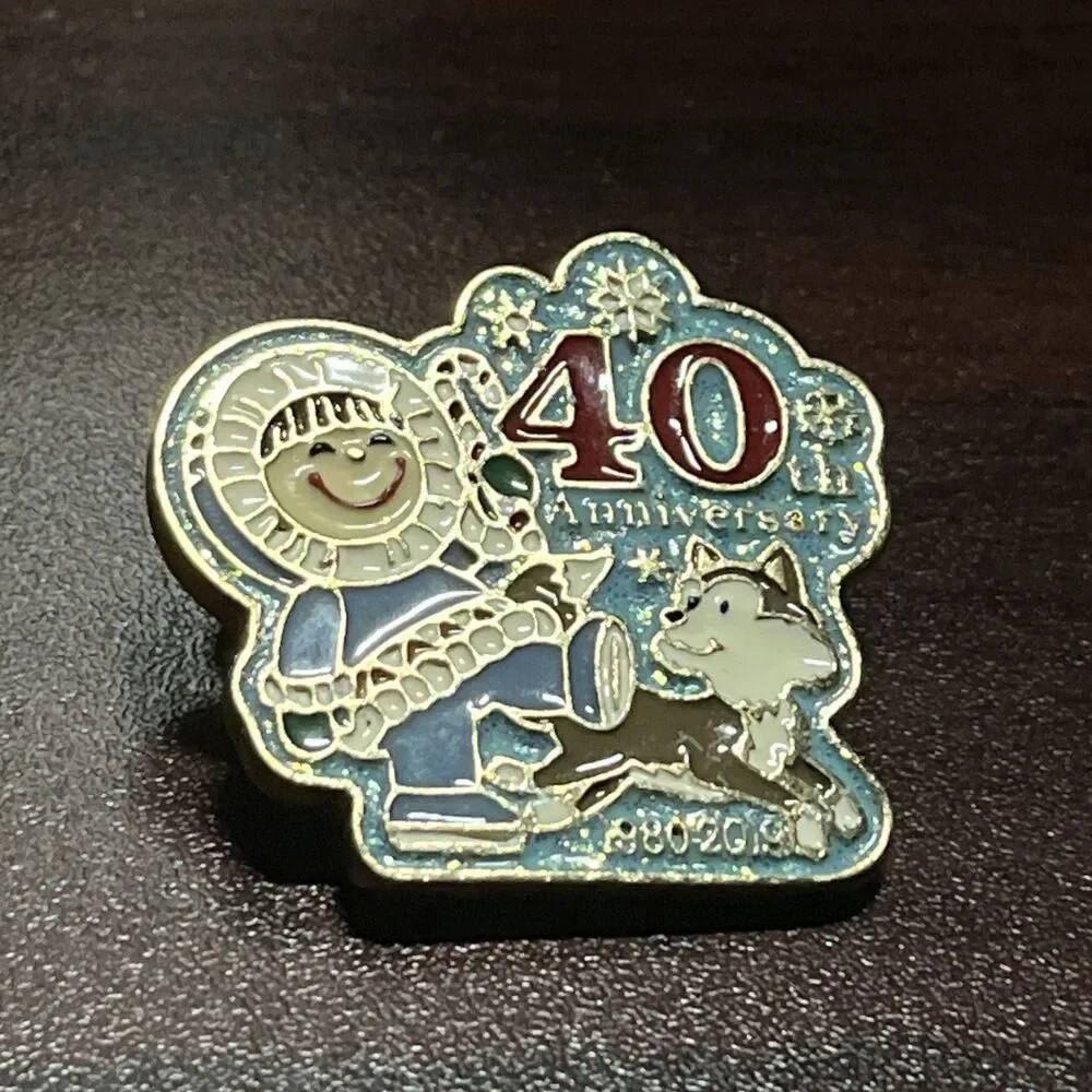 Hallmark 40th Anniversary 2019 Husky Inuit Winter Lapel Hat Pin